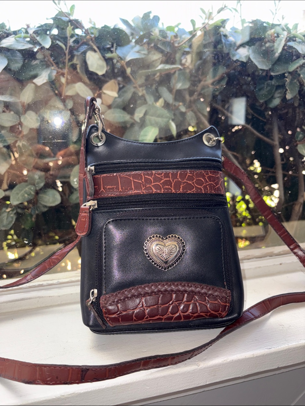 Black & Brown Heart Accent Crossbody Bag – Unbranded